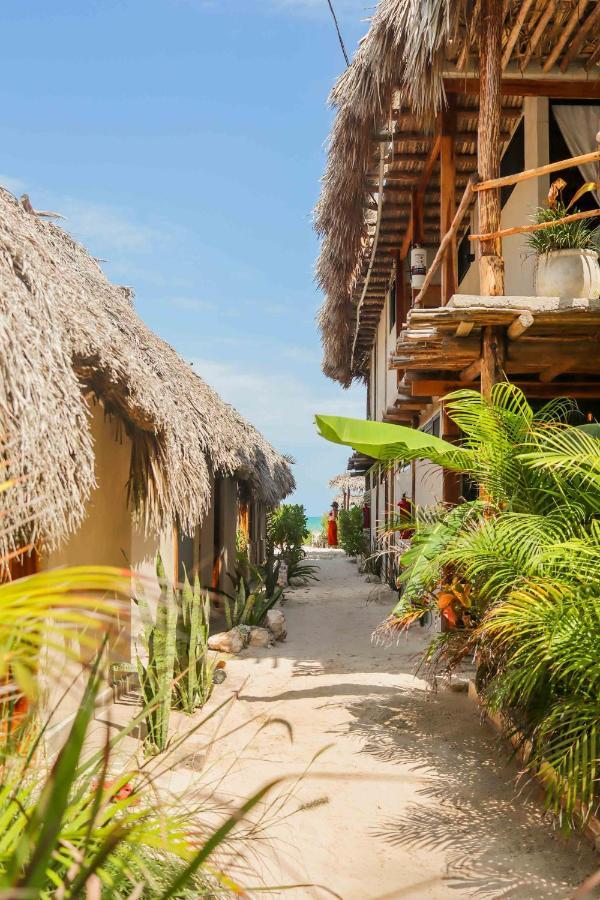 Casa Mate Beachfront Hotel
