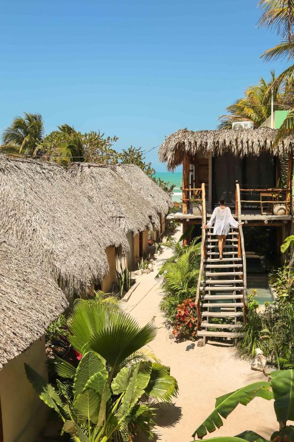 Casa Mate Beachfront Hotel