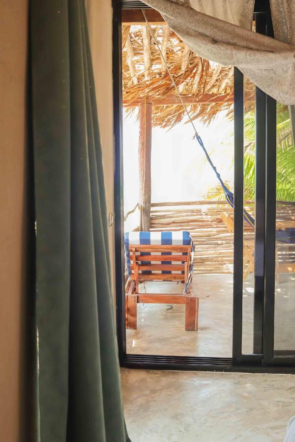 Casa Mate Beachfront Hotel