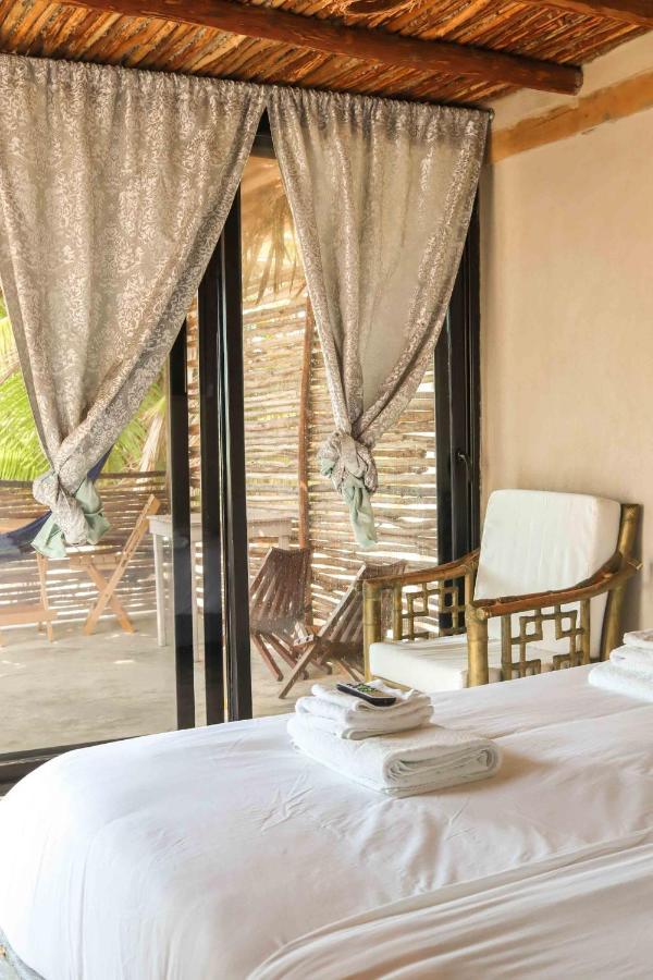 Casa Mate Beachfront Hotel 3*