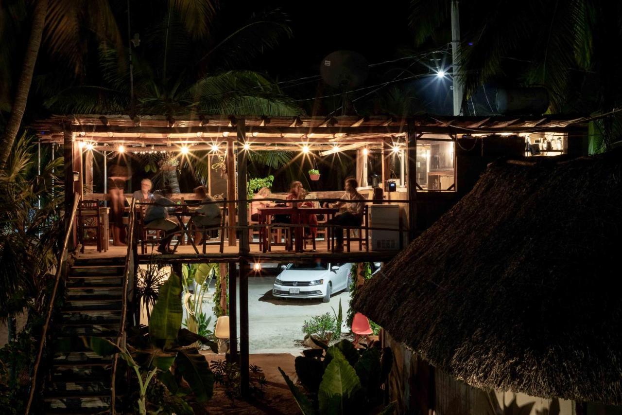 Casa Mate Beachfront Hotel