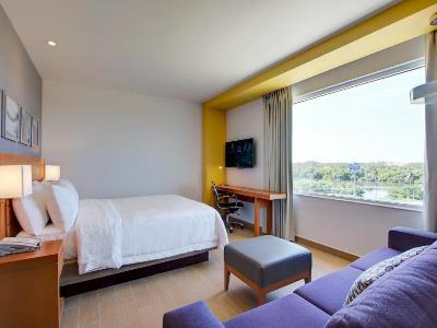 Hampton & By Hilton Paraiso