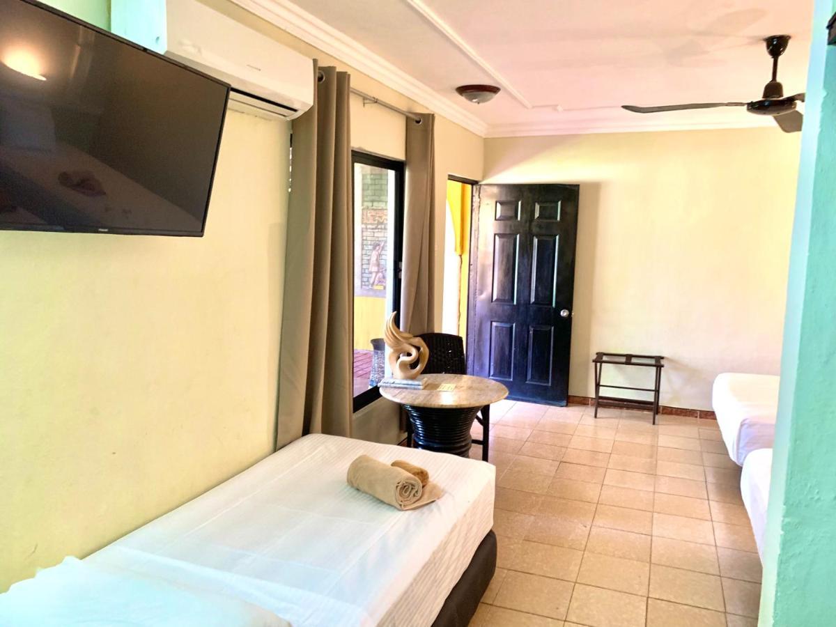 River Hotel 2*
