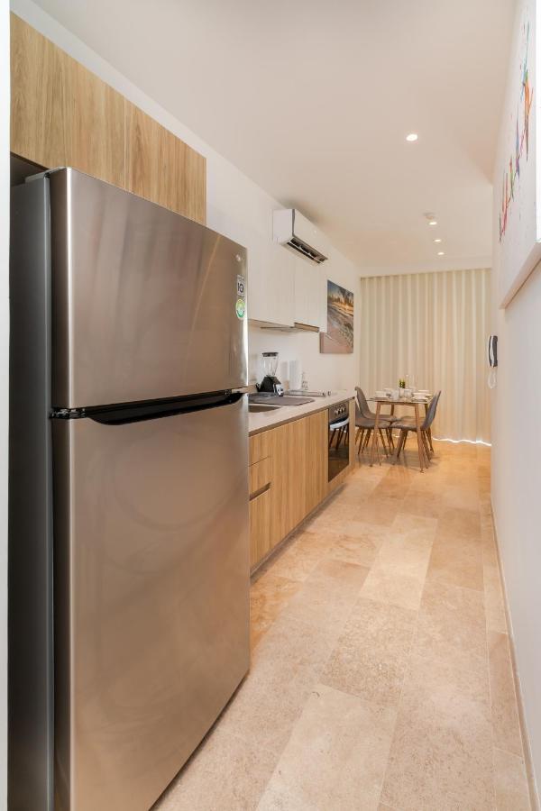 Modern And Cozy 1br With Views.