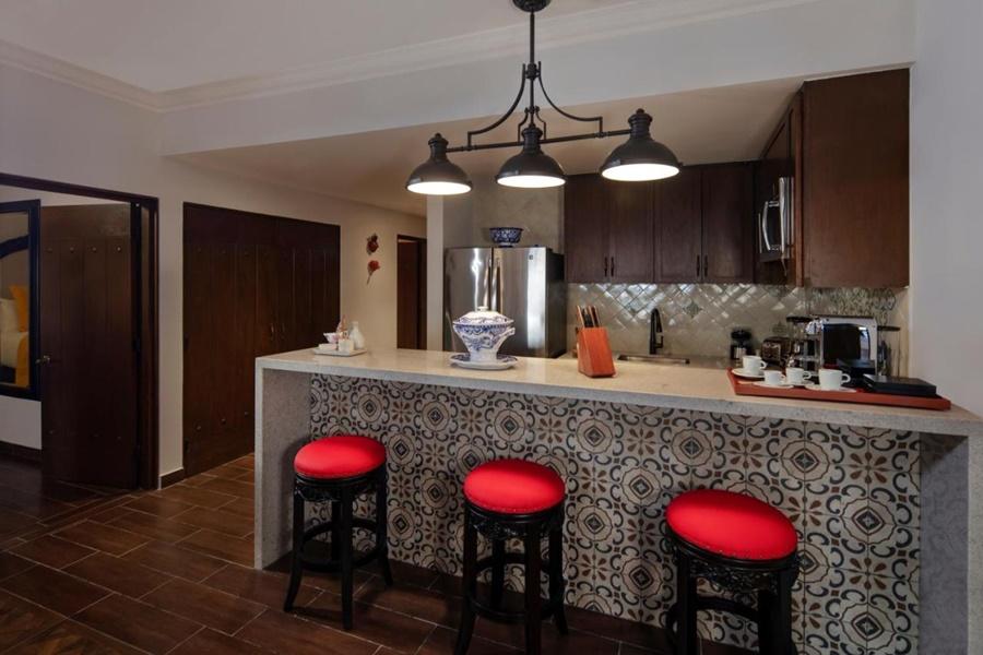 Aparthotel Luxurious With Private Balconies, Vista Encantada Resort, & Retreat