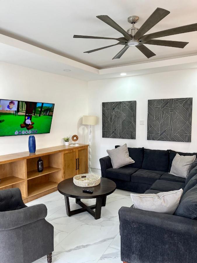 Beachfront 4 Bedroom Penthouse - Pool Steps To & Mins To Downtown Rosarito