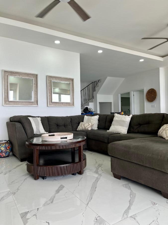 Beachfront 4 Bedroom Penthouse - Pool Steps To & Mins To Downtown * Rosarito