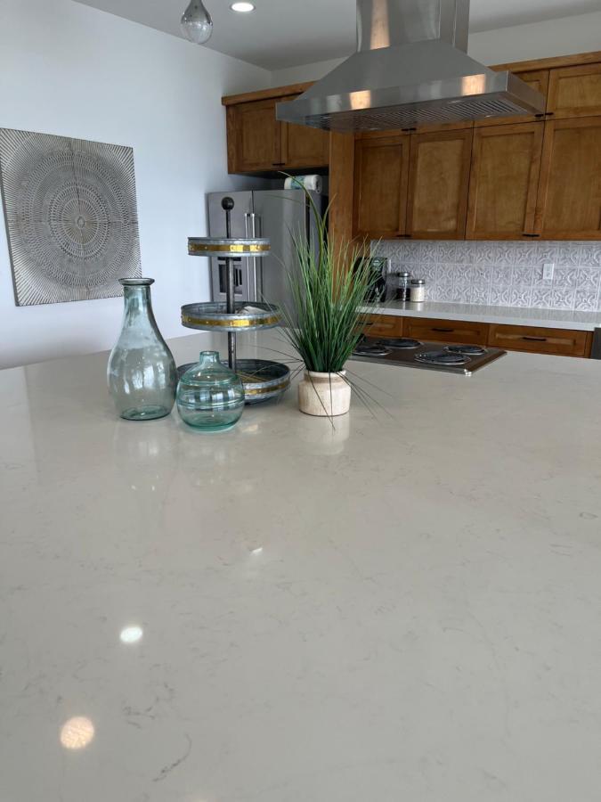 Beachfront 4 Bedroom Penthouse - Pool Steps To & Mins To Downtown Apartment