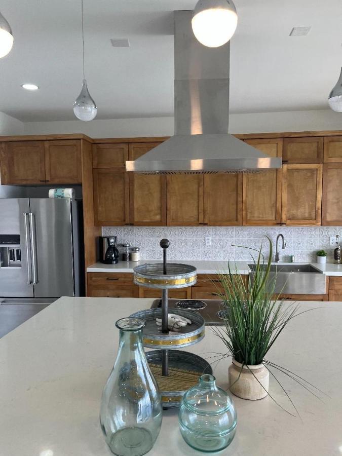 Apartment Beachfront 4 Bedroom Penthouse - Pool Steps To & Mins To Downtown