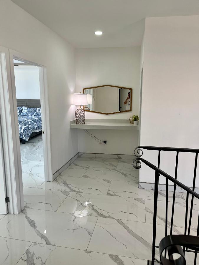 Beachfront 4 Bedroom Penthouse - Pool Steps To & Mins To Downtown Apartment *