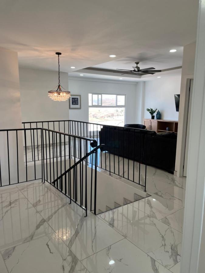 Apartment Beachfront 4 Bedroom Penthouse - Pool Steps To & Mins To Downtown