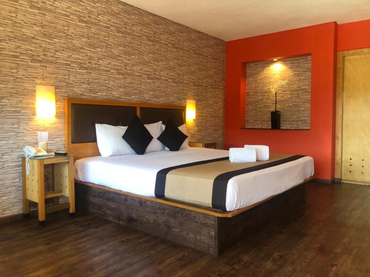 Colonial Hotel