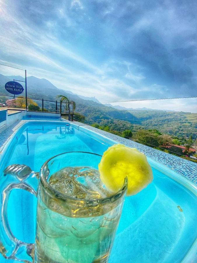 Roof Hotel *