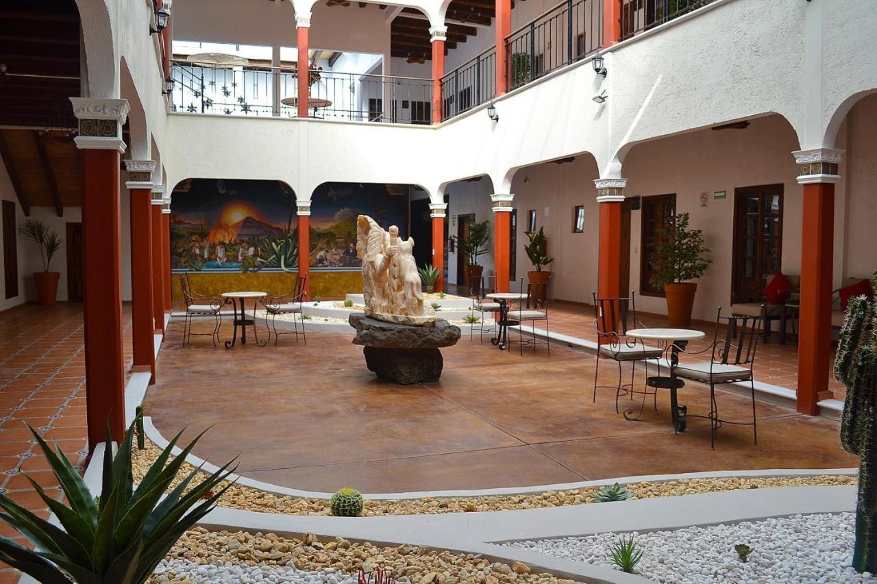 La Casona Piramides Hotel *