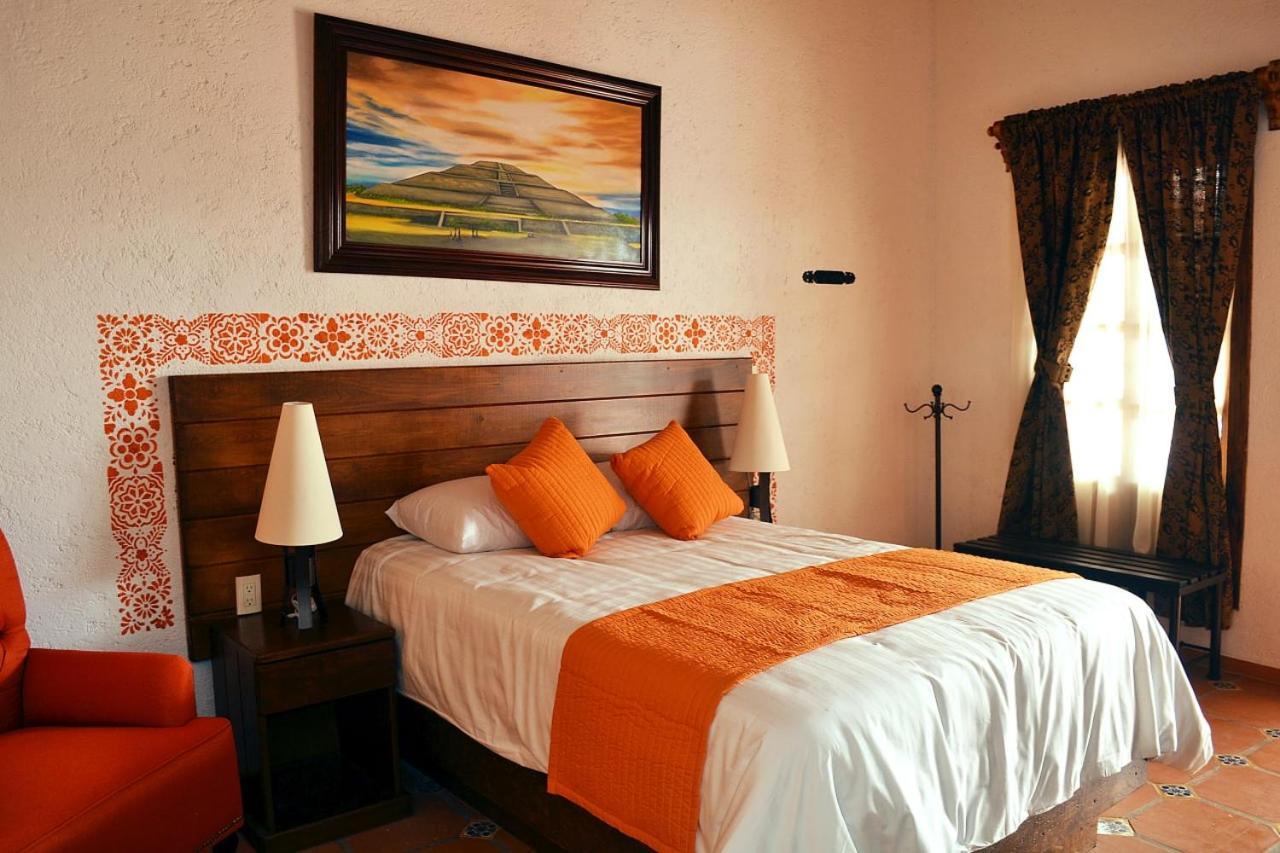 Hotel La Casona Piramides *