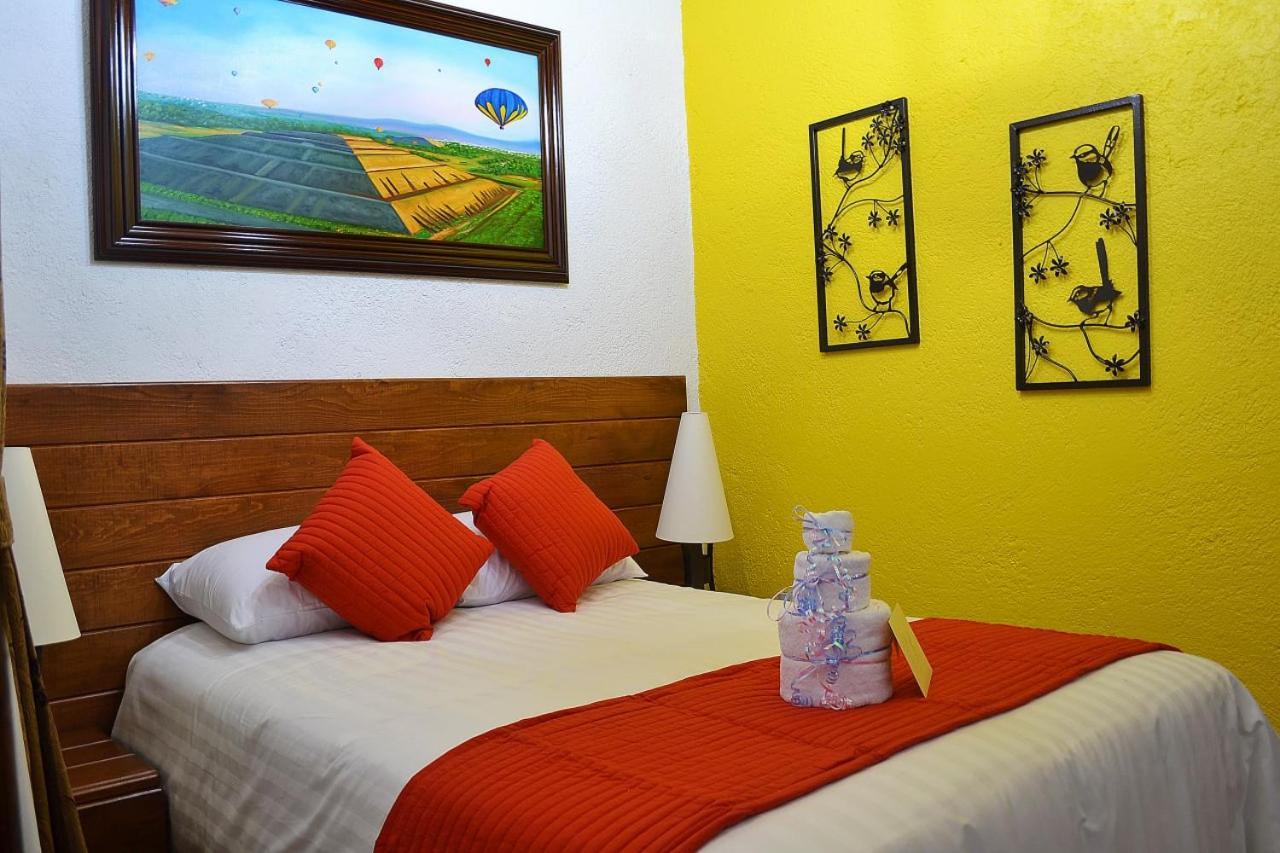 La Casona Piramides Hotel *