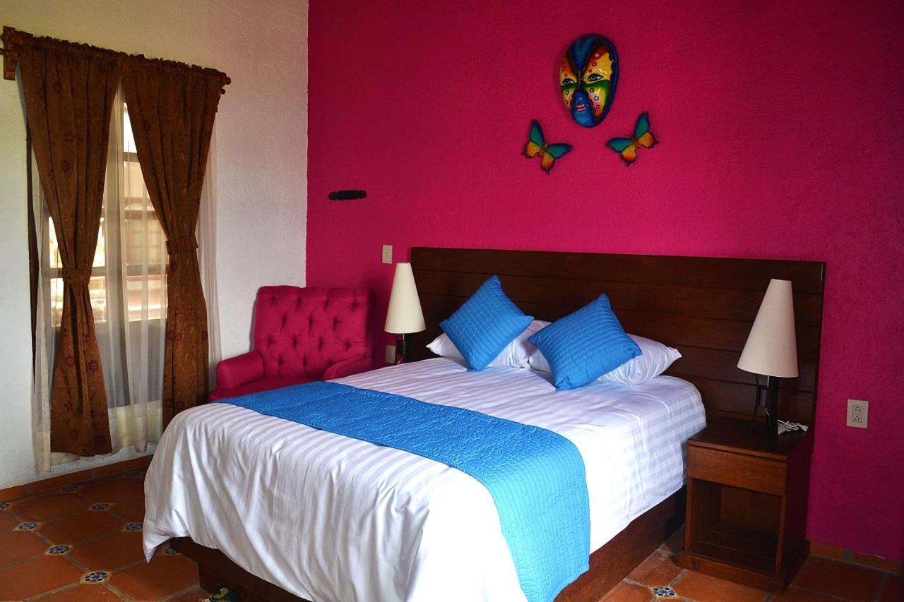 Hotel La Casona Piramides