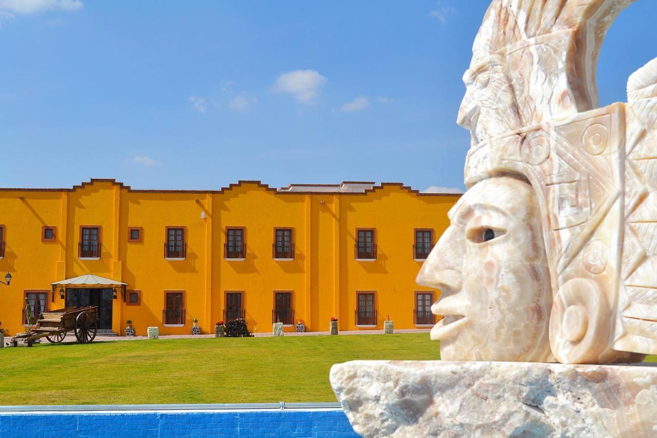 Hotel La Casona Piramides