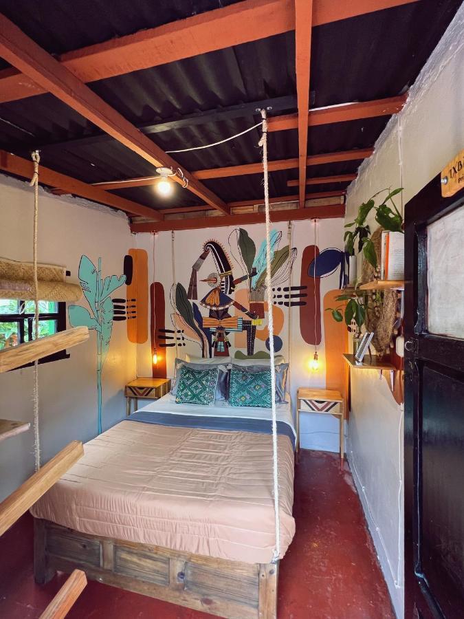 13 Cielos & Coworking Hostel *