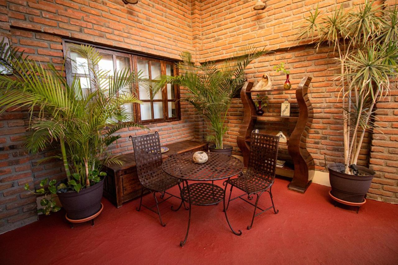 Flores Bed & Breakfast *