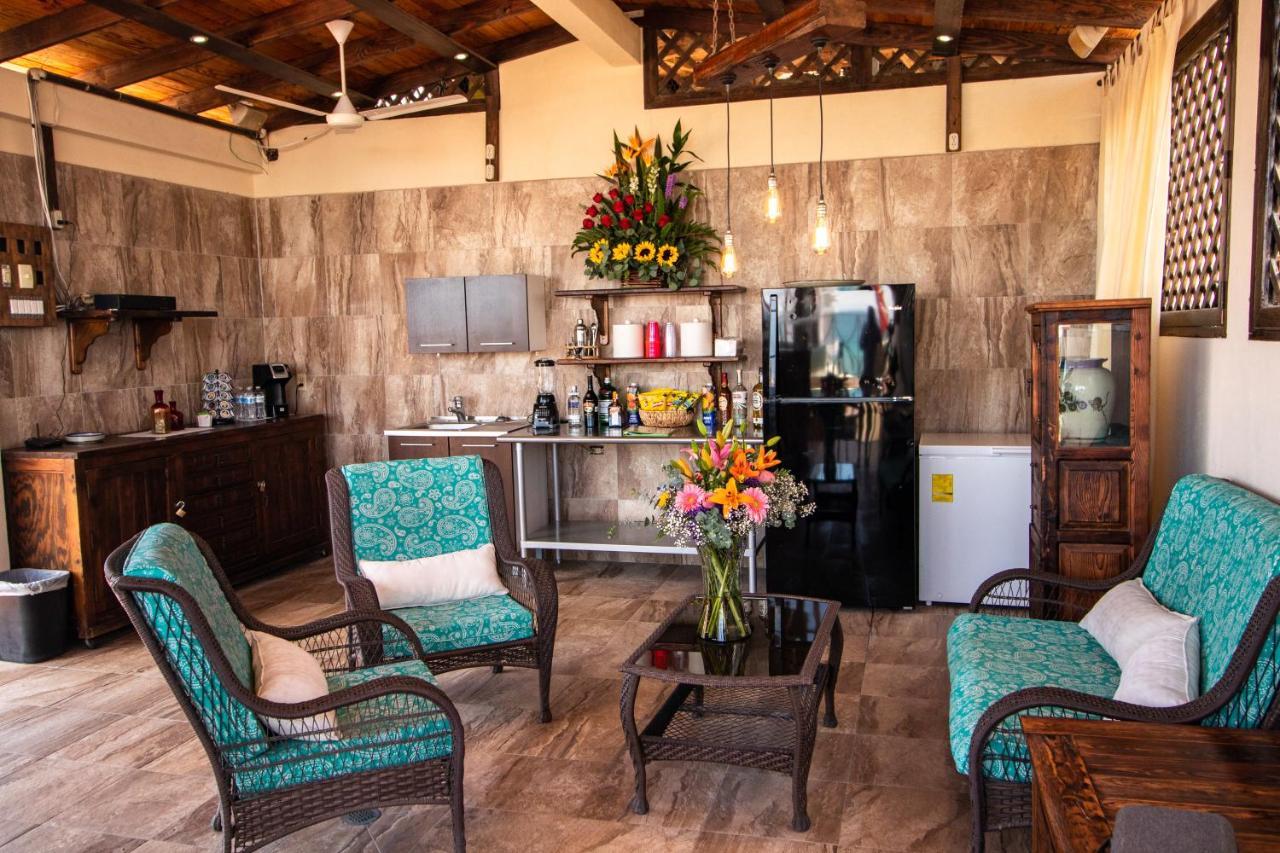 Flores Bed & Breakfast *
