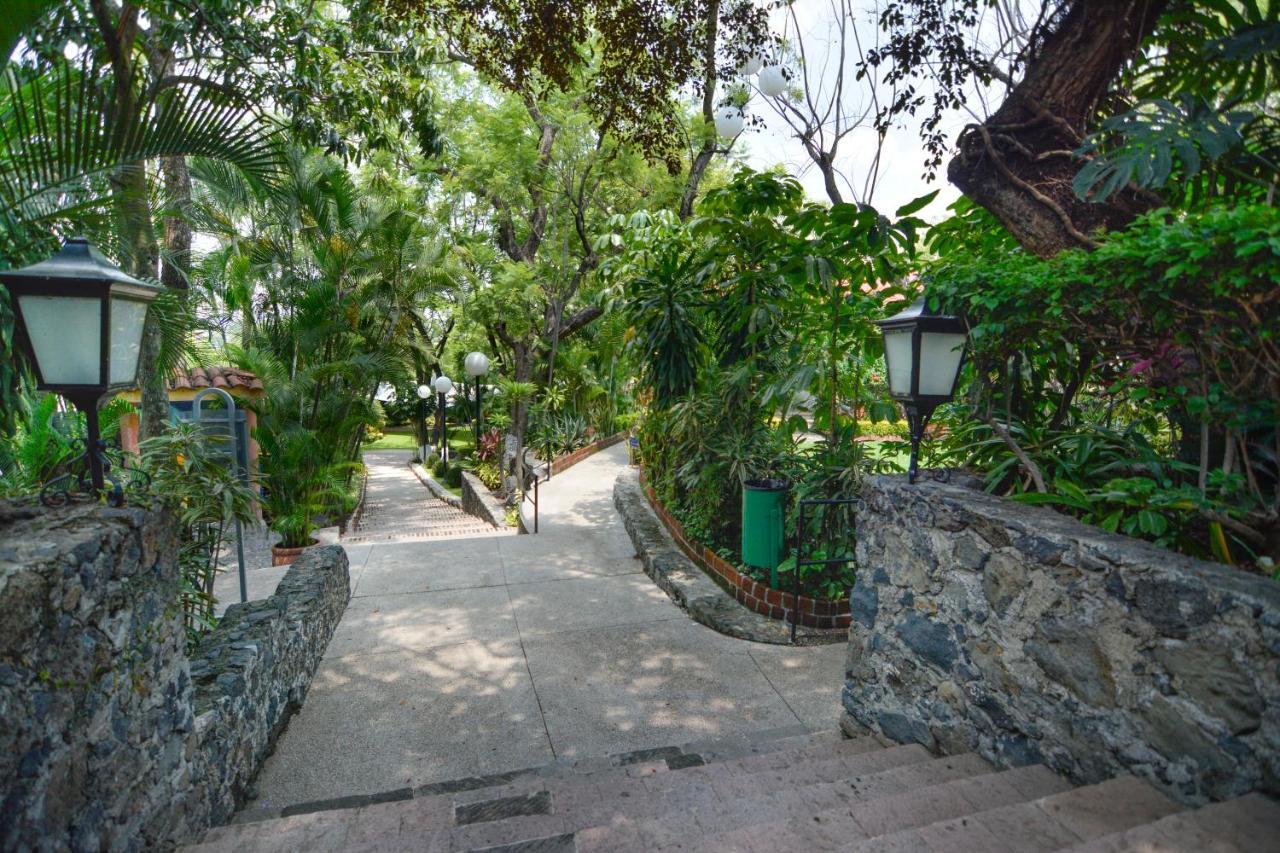 Coral Cuernavaca & 4*
