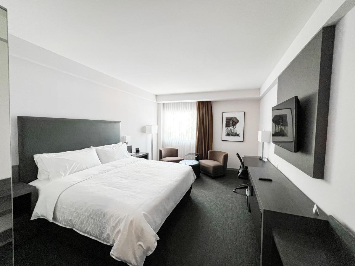 Express & By Ihg Hotel 3*