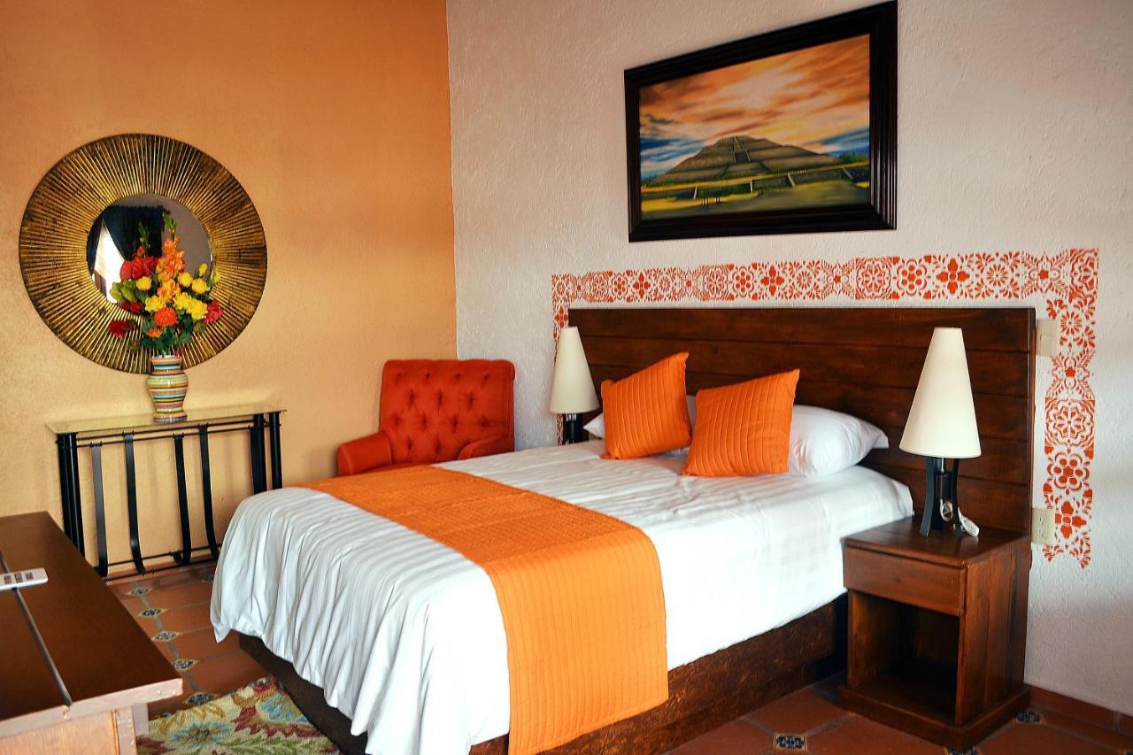 La Casona Piramides Hotel *