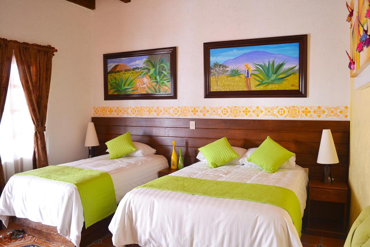 Hotel La Casona Piramides *