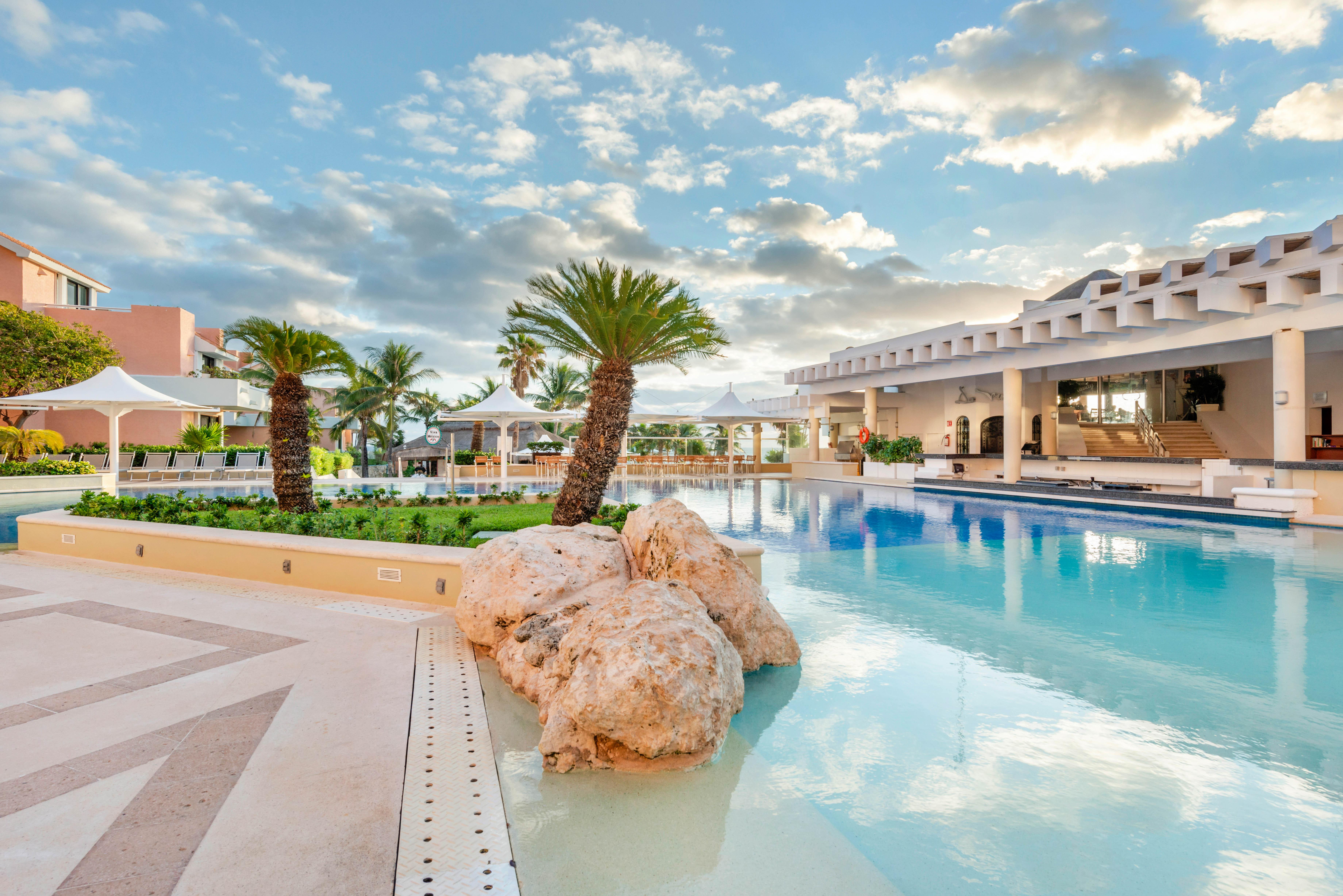 Wyndham Grand & Cancun