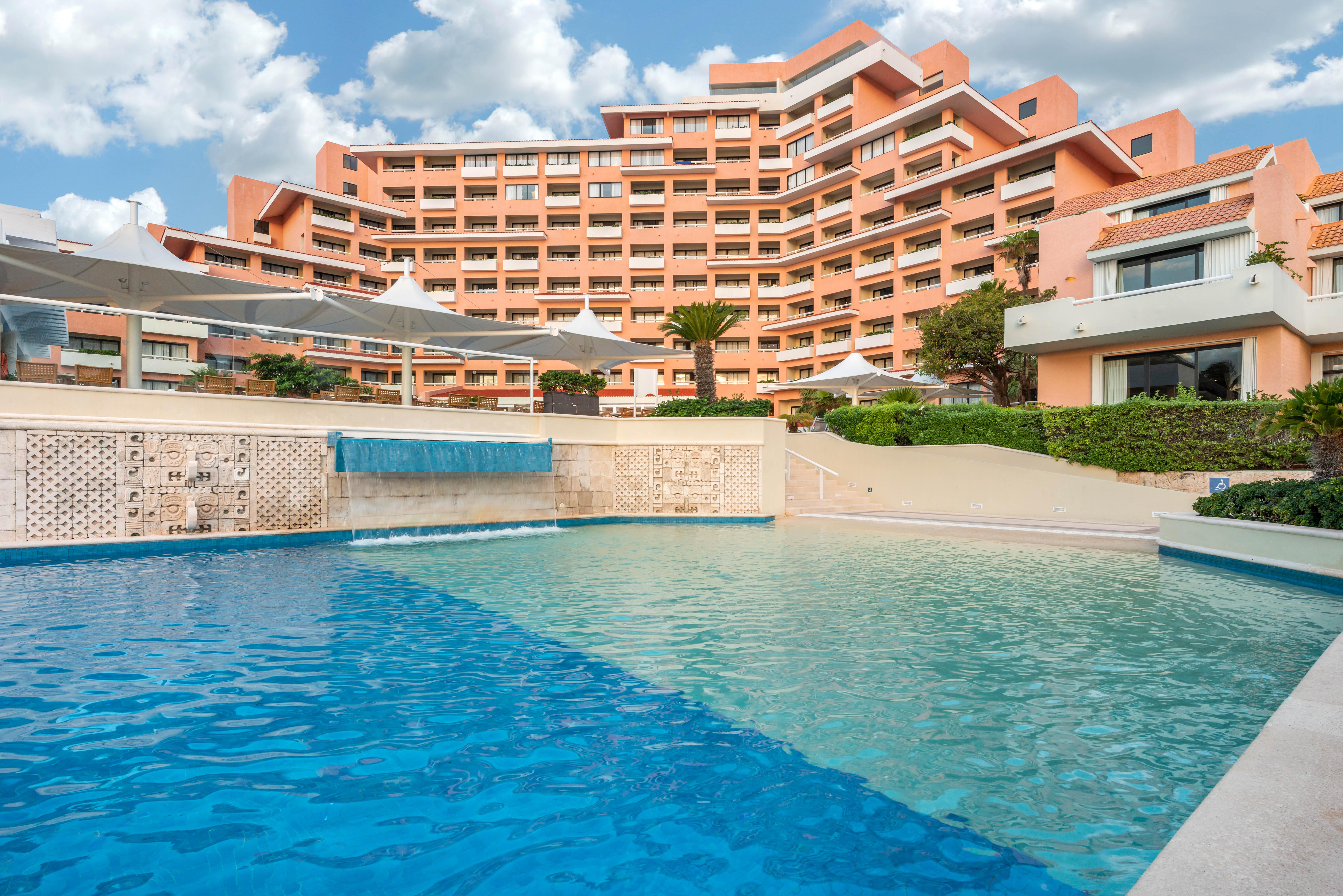 Wyndham Grand & Cancun