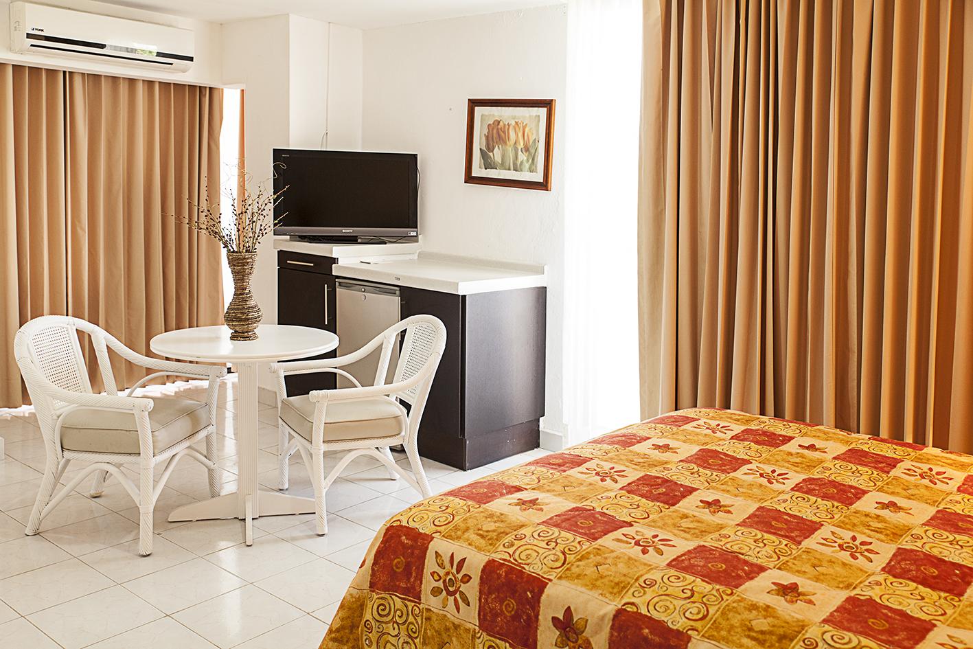 Del Paseo Hotel
