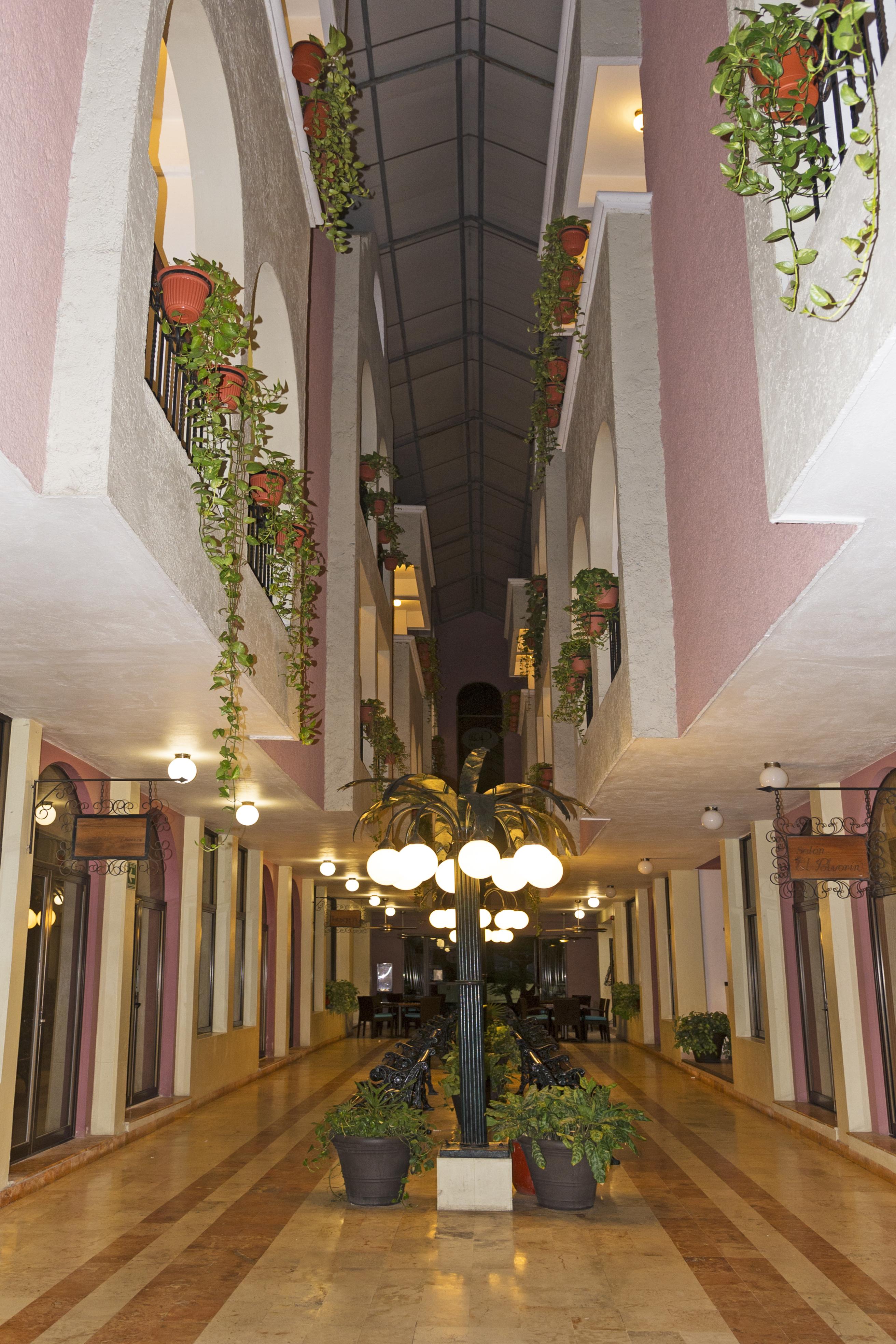 Del Paseo