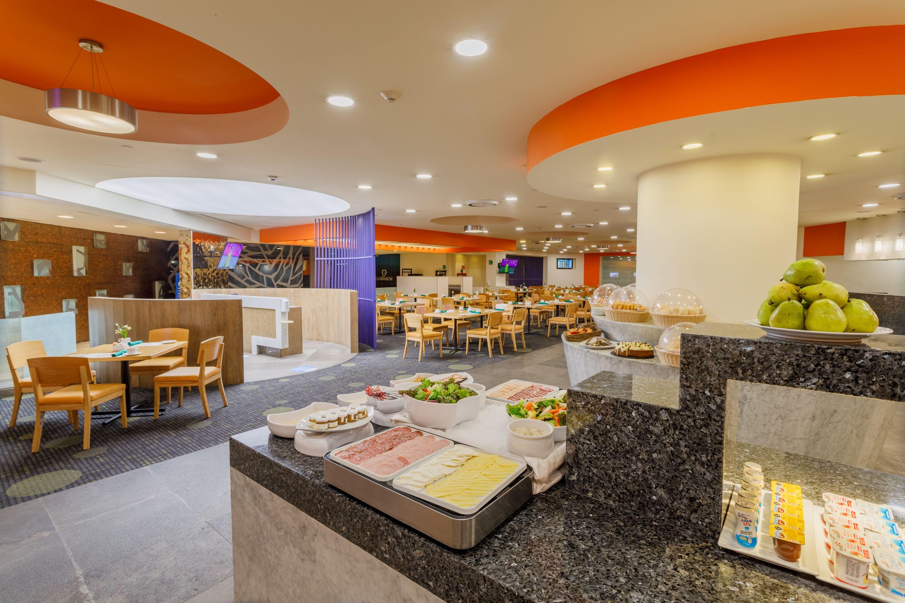 Hotel Camino Real Aeropuerto 5*