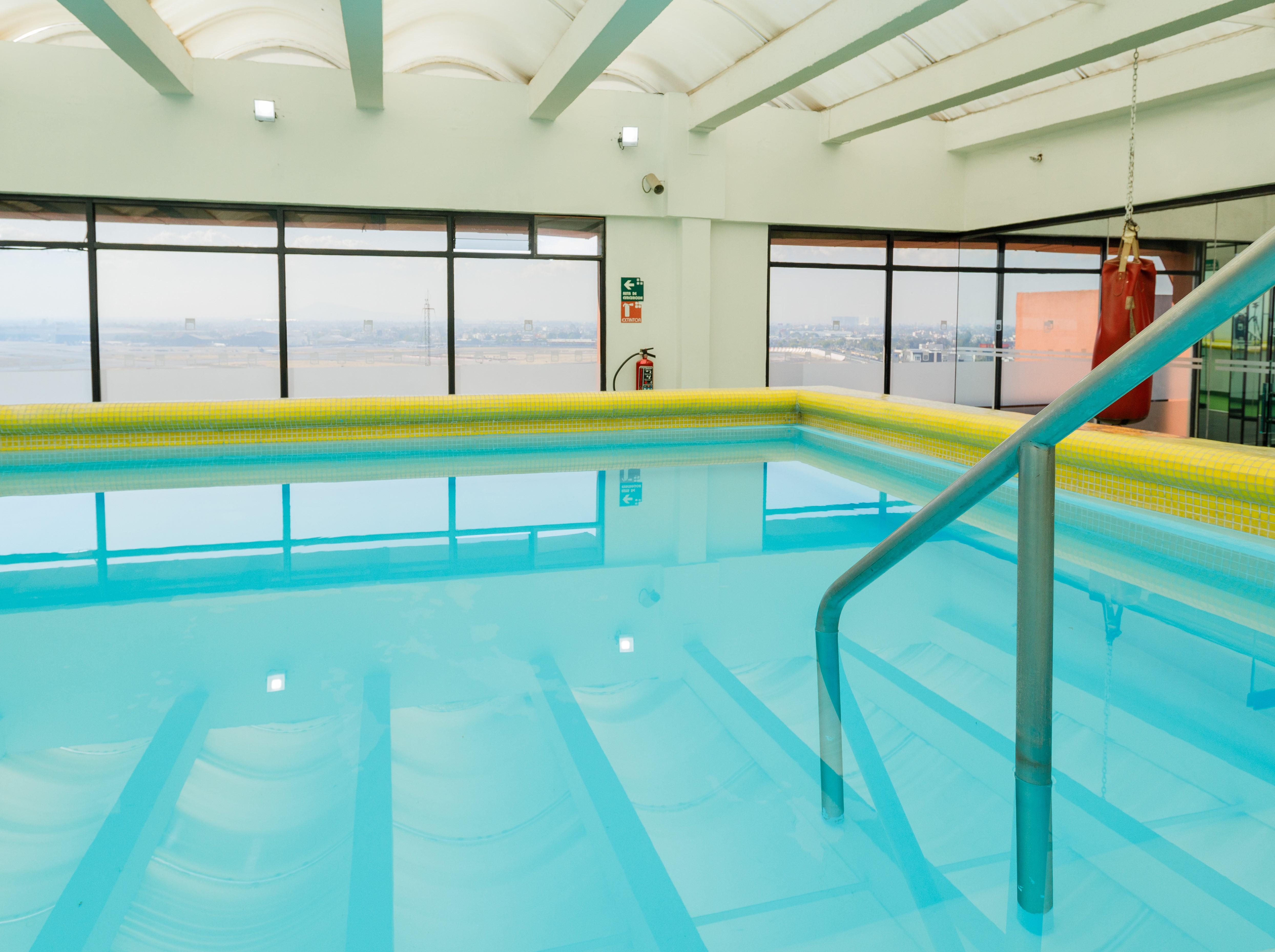 Hotel Camino Real Aeropuerto 5*