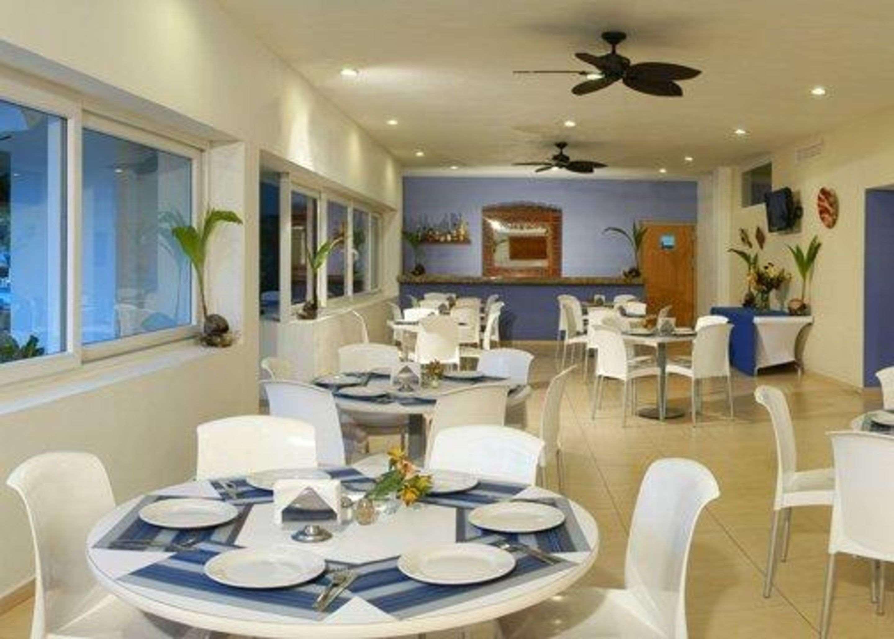 Comfort Golfside & Marina Inn