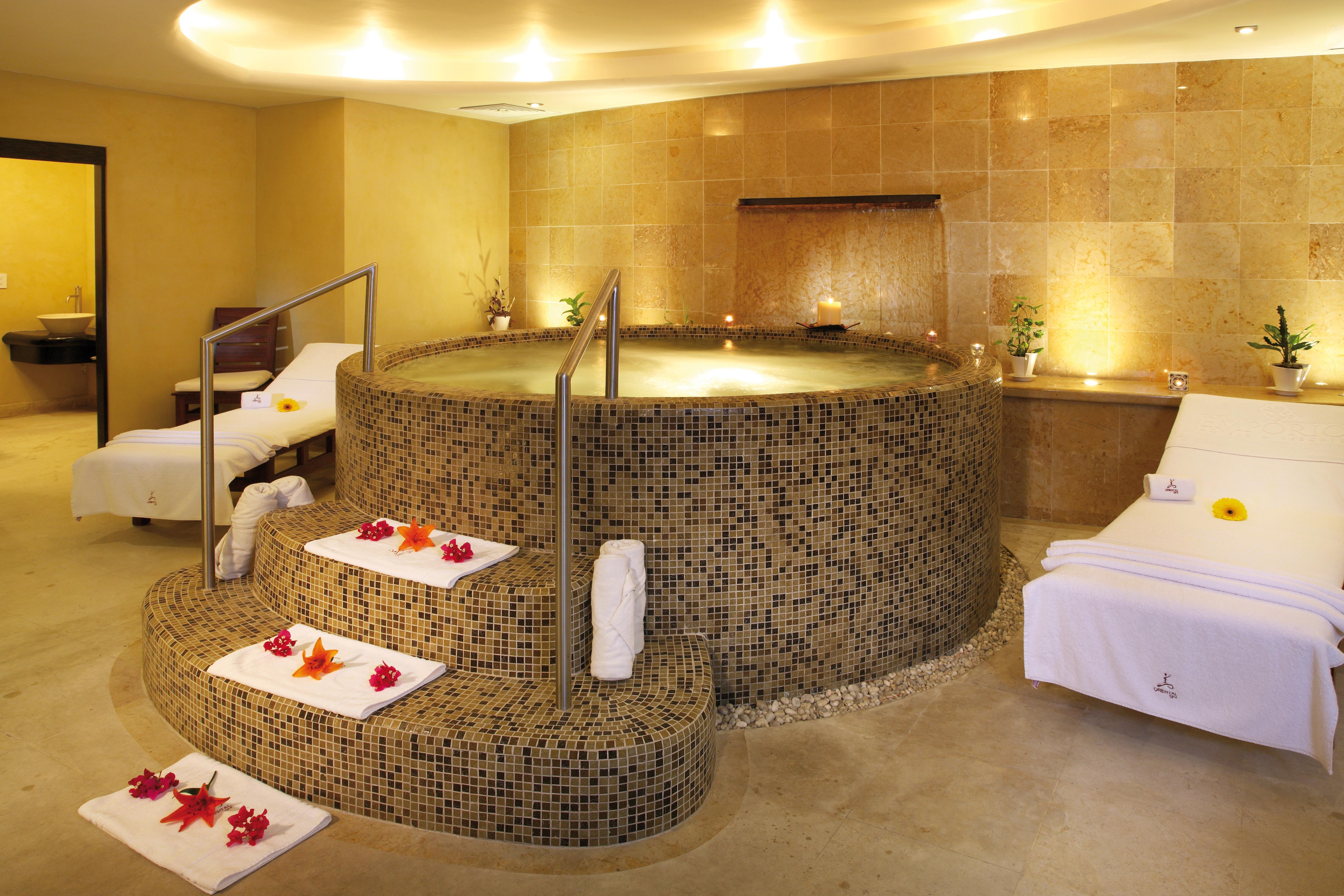 Hotel Emporio Ixtapa