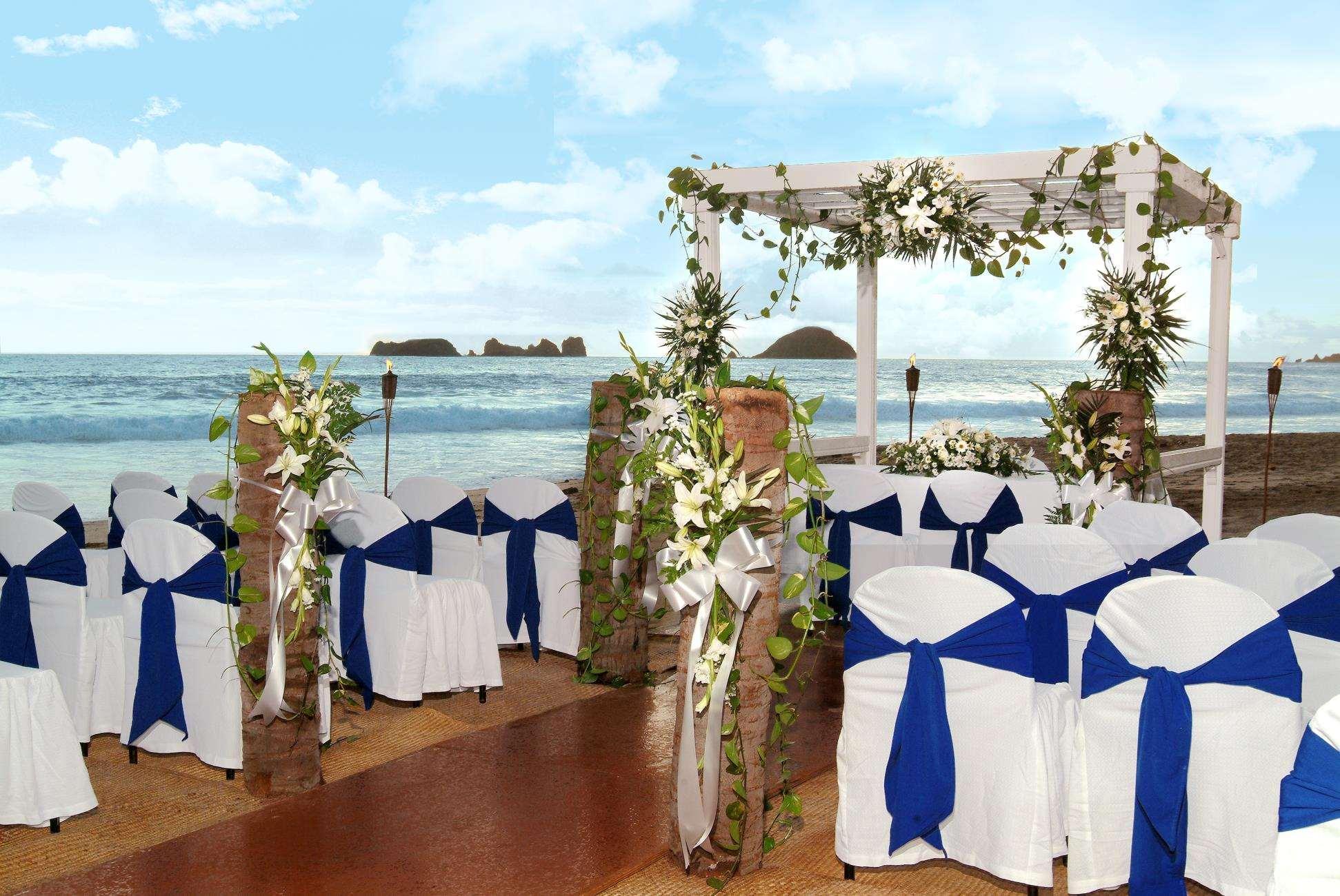 Hotel Emporio Ixtapa 5*
