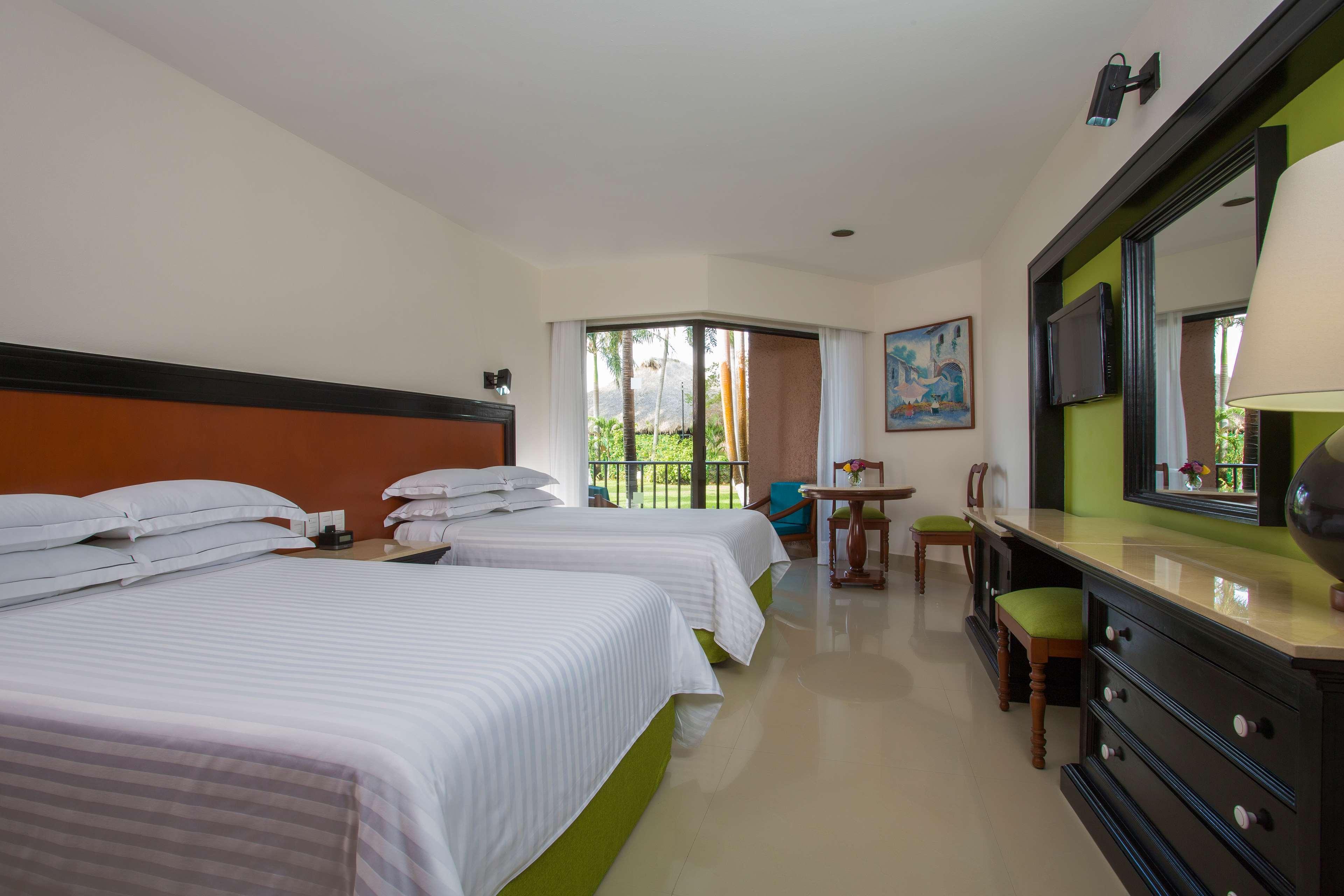Barcelo Huatulco 5*
