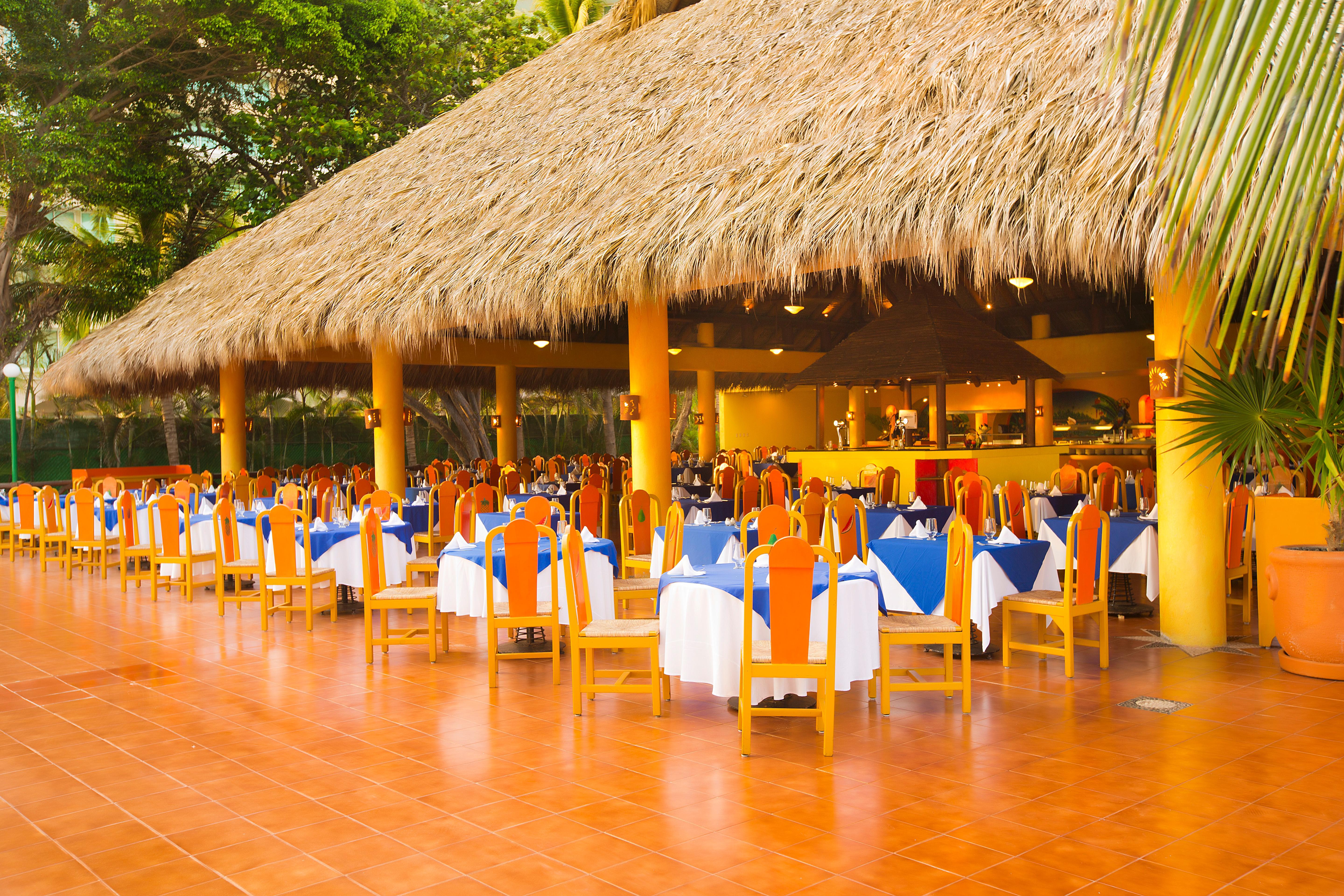 Resort Barcelo Ixtapa 5*