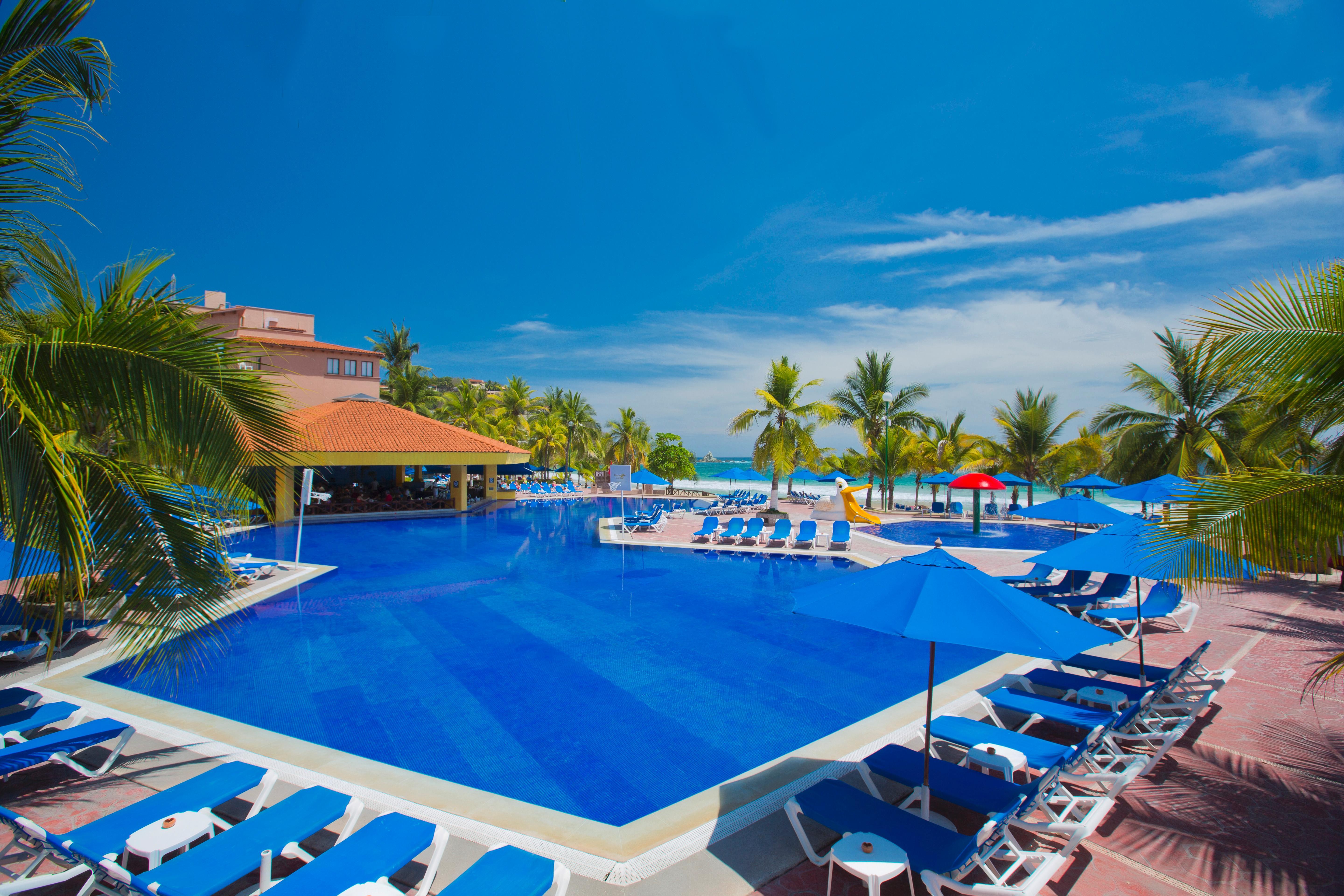 Resort Barcelo Ixtapa 5*