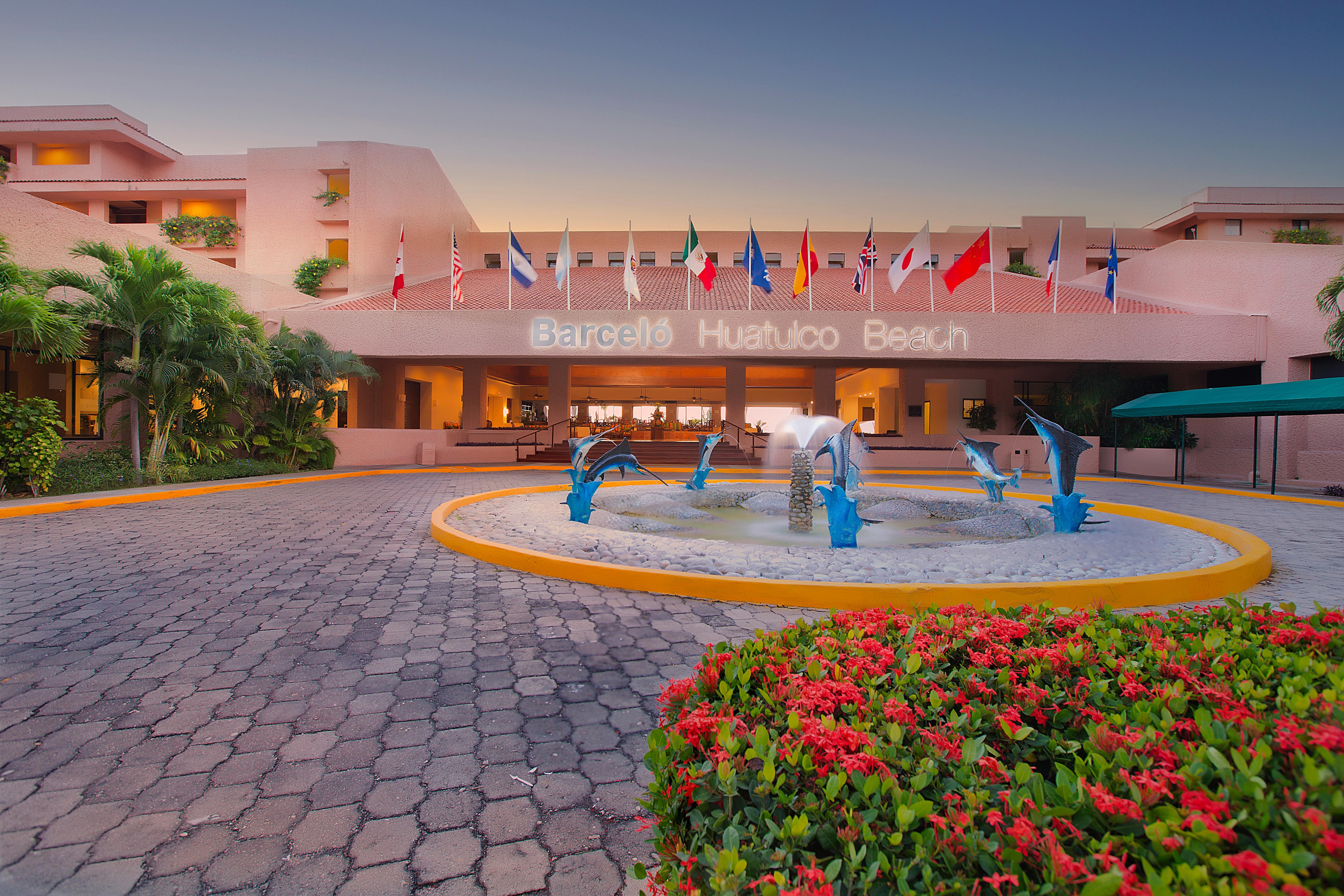 Resort Barcelo Huatulco 5*