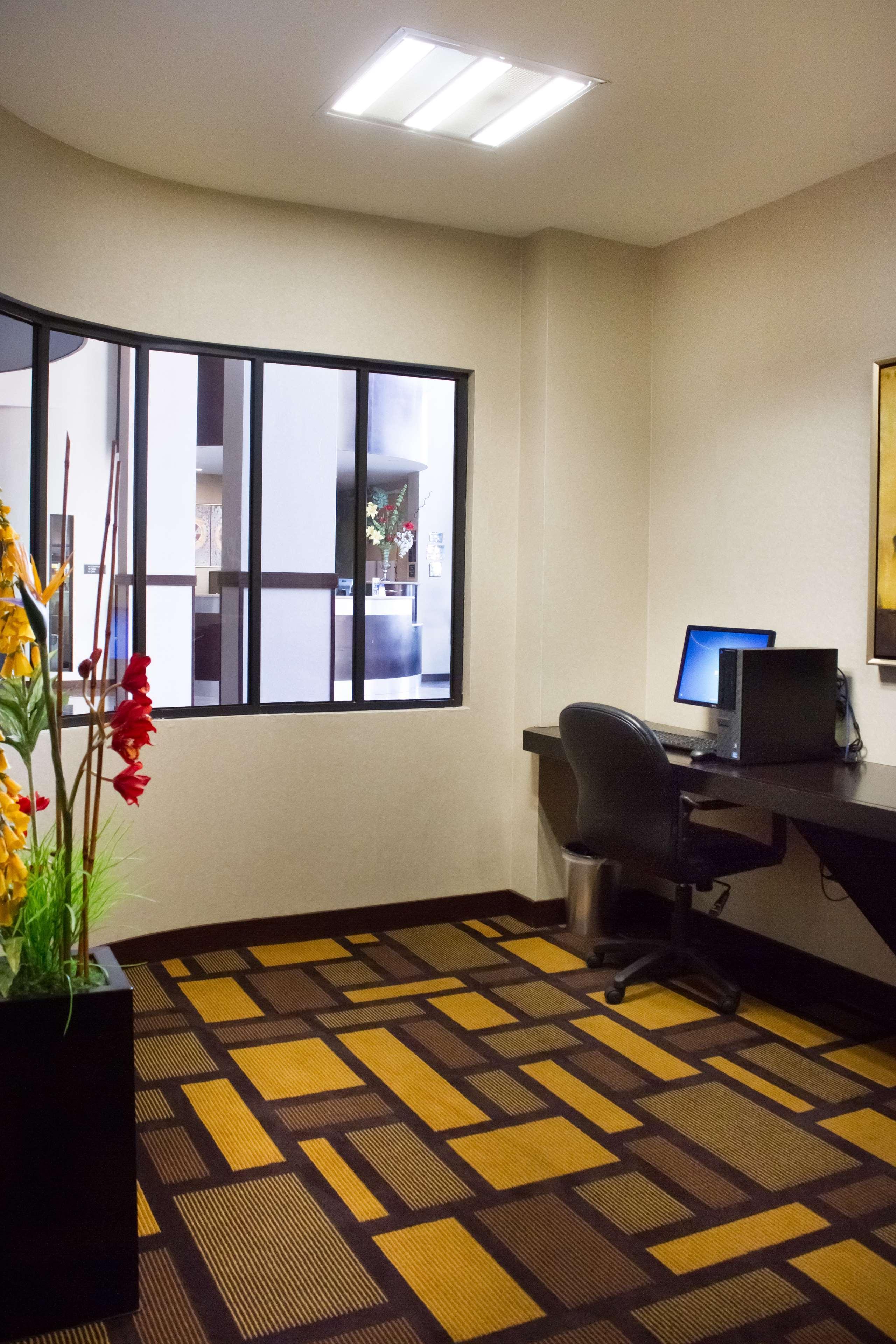 Western Premier Monterrey Aeropuerto 5*