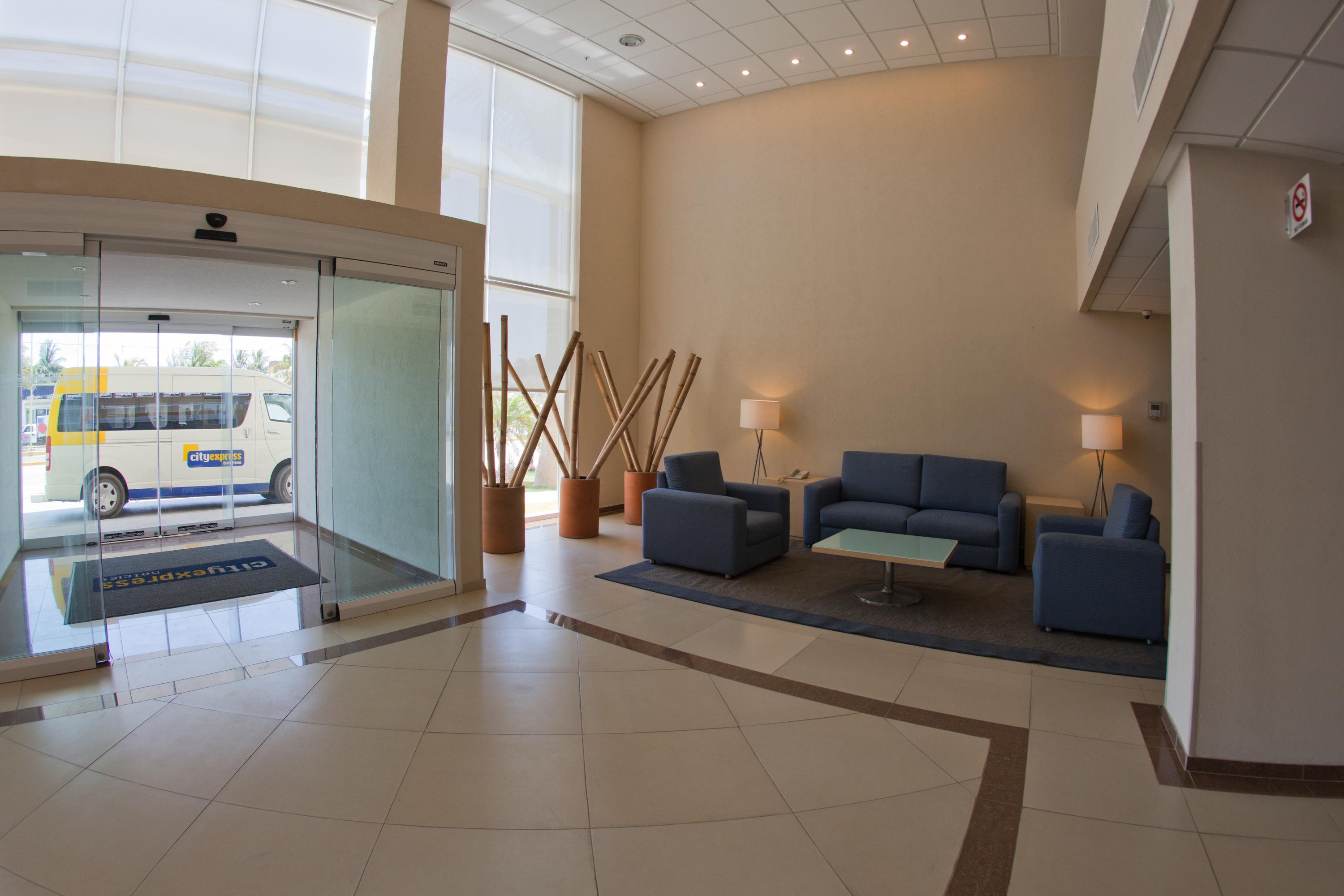 Hotel Express By Marriott Ciudad del Carmen