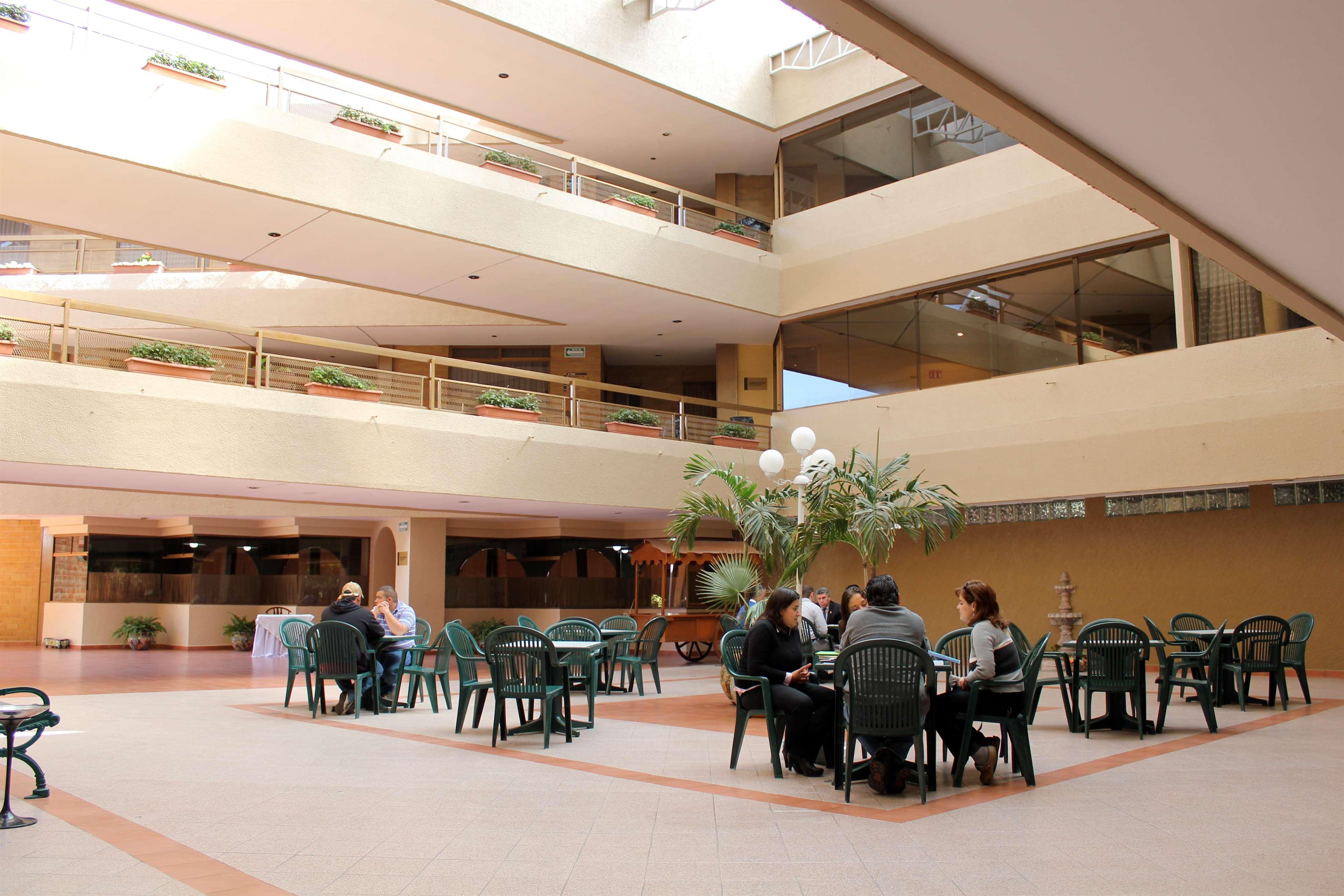 Western Plaza Florida & Tower 3* Irapuato