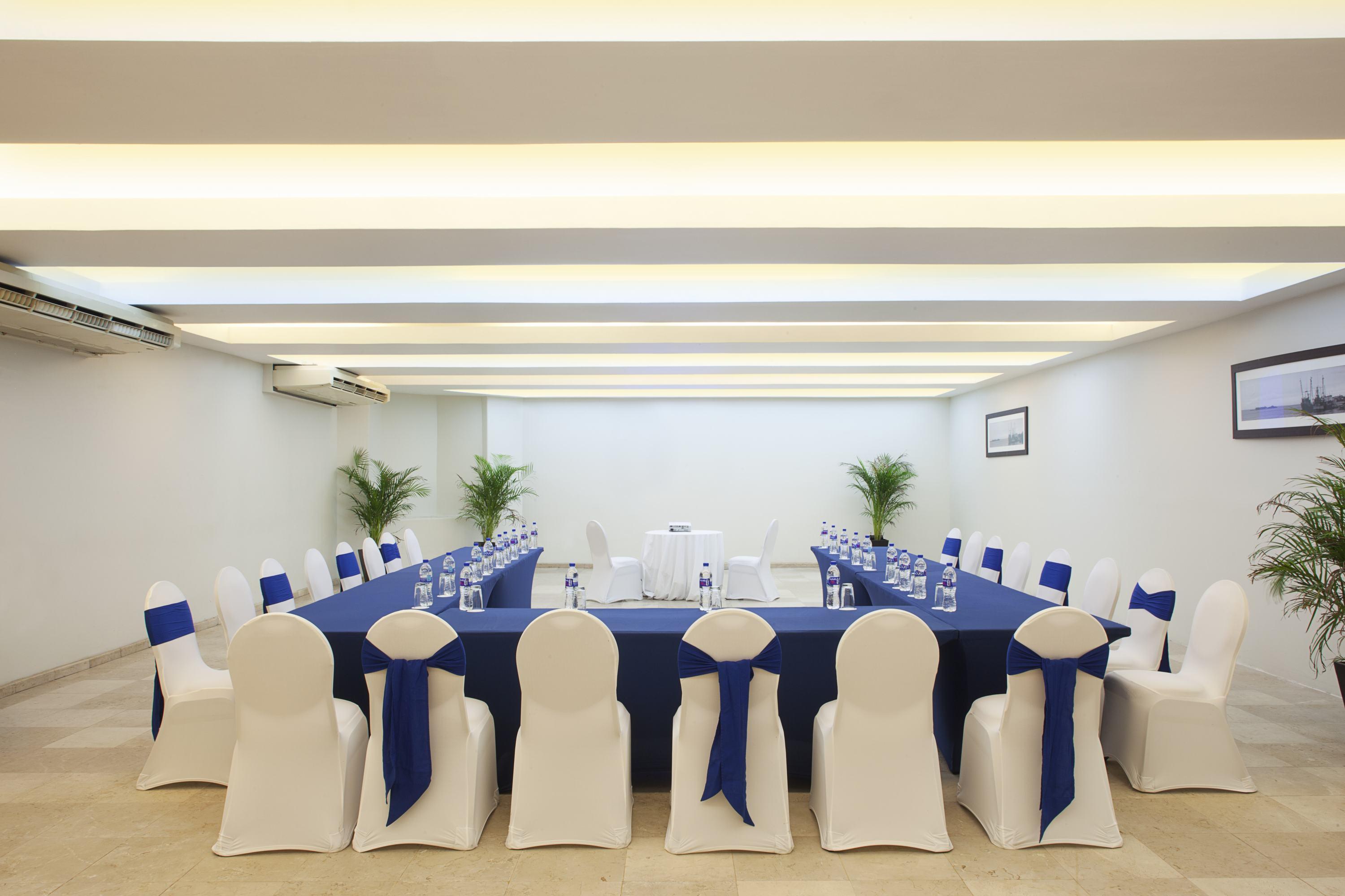 Hotel Emporio 4*