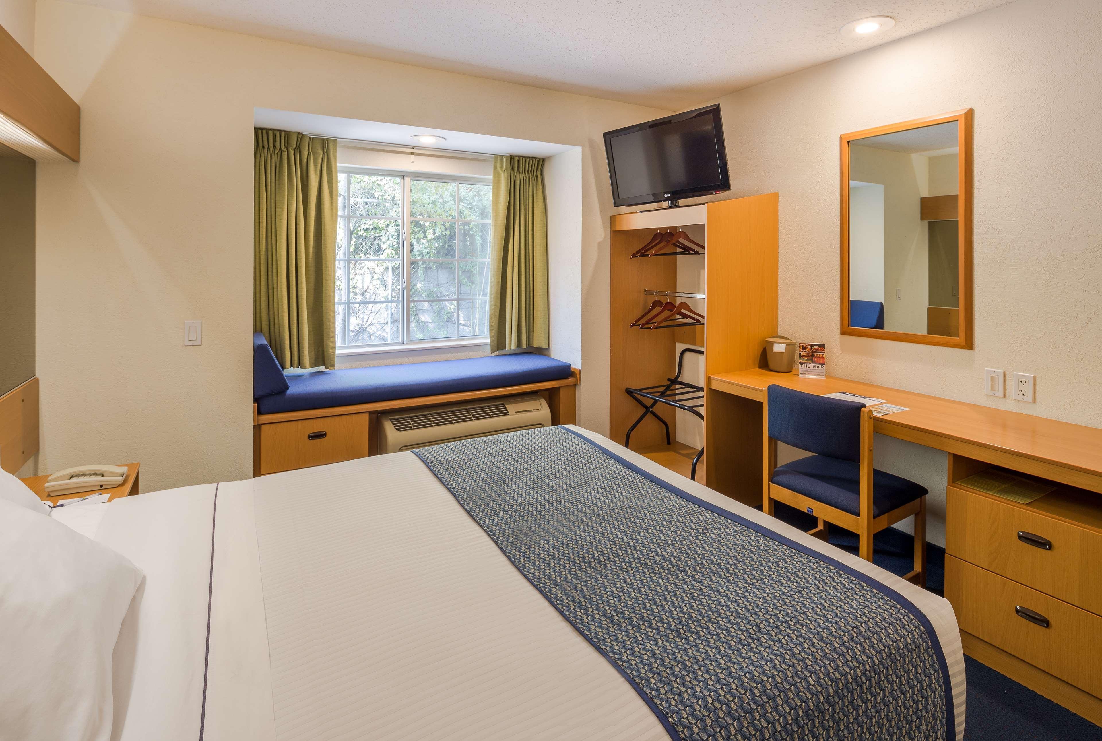 Microtel & By Wyndham Hotel 3*