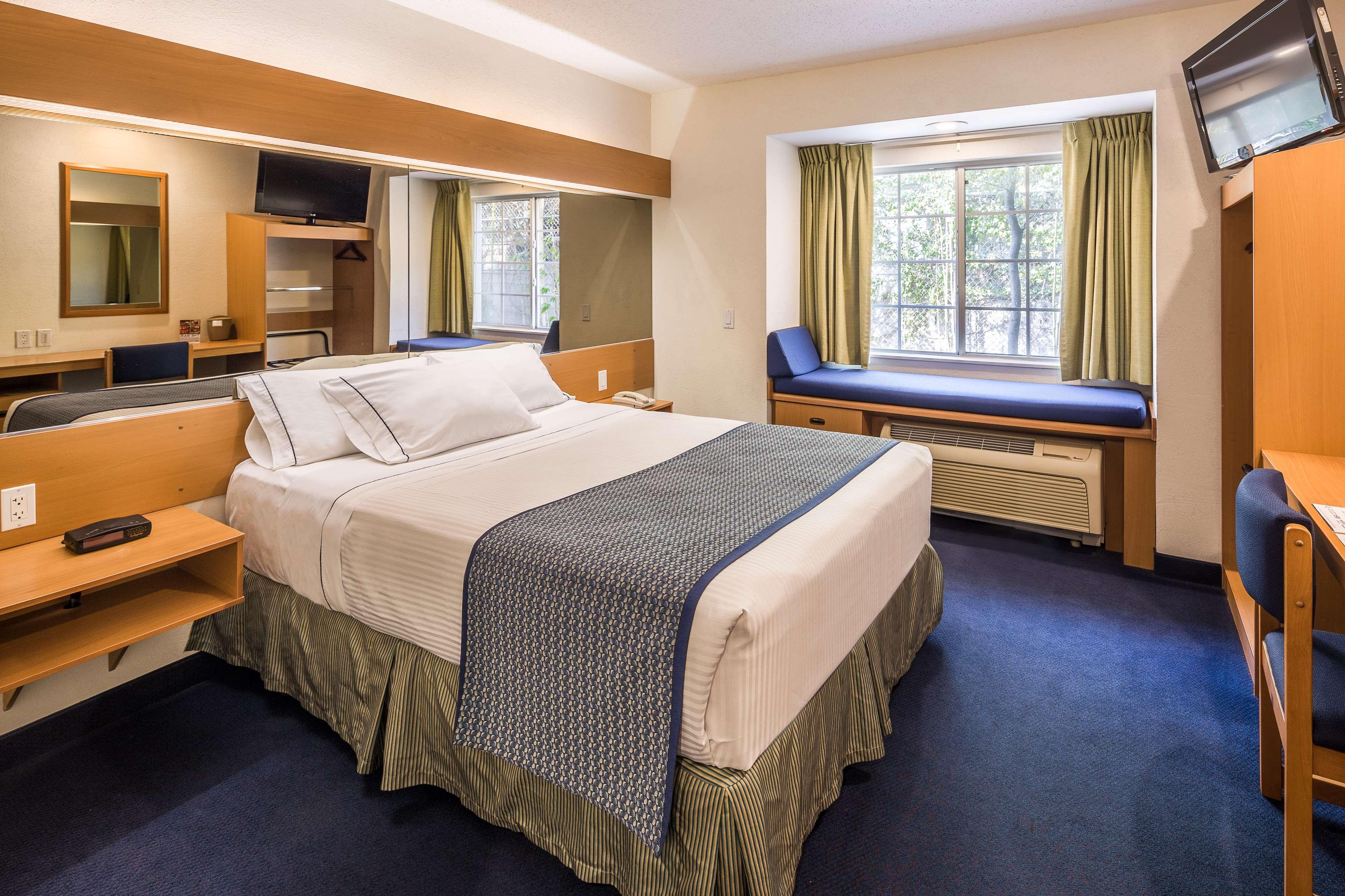 Hotel Microtel & By Wyndham