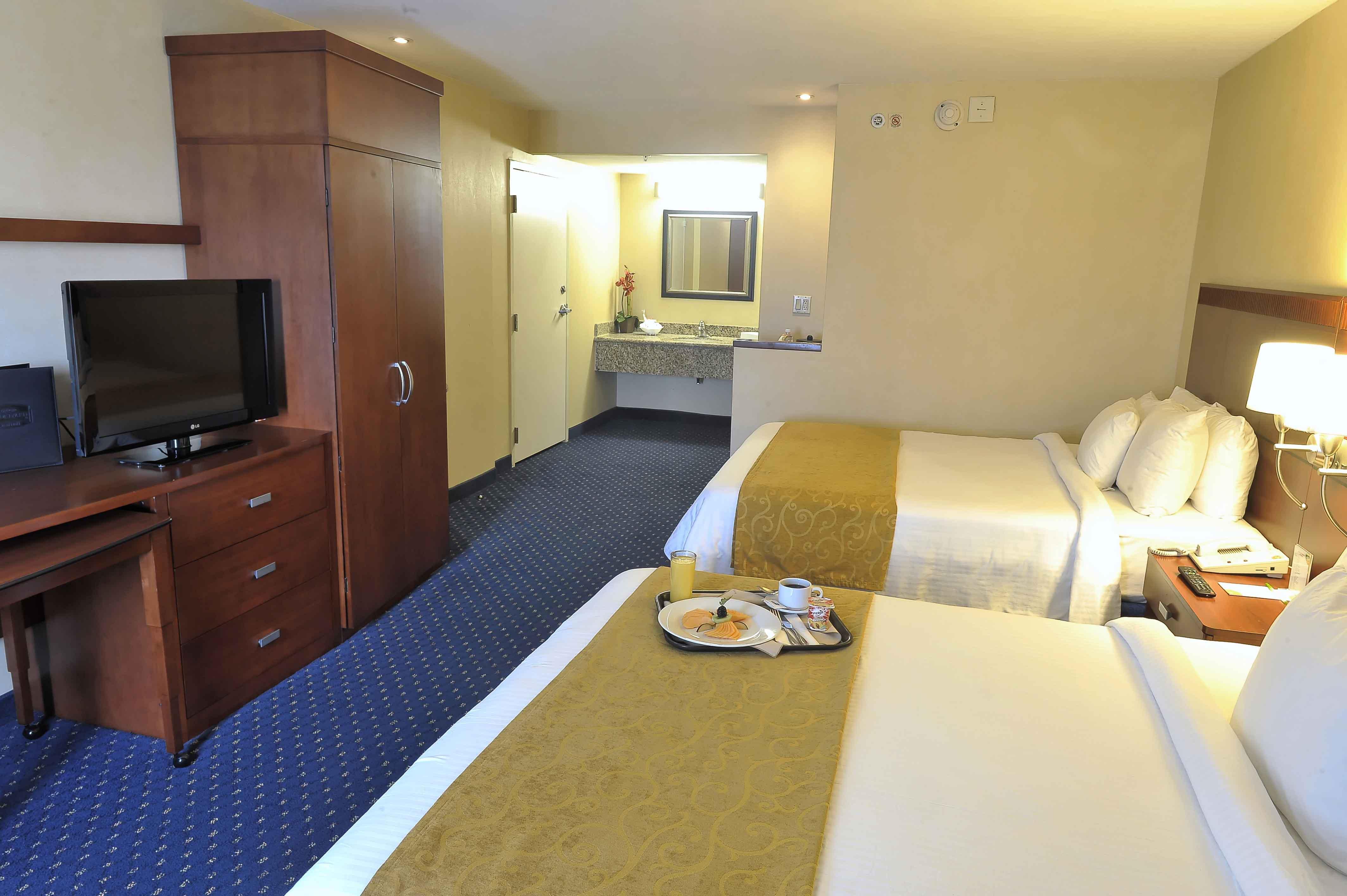 Hotel Courtyard San Jeronimo 4*
