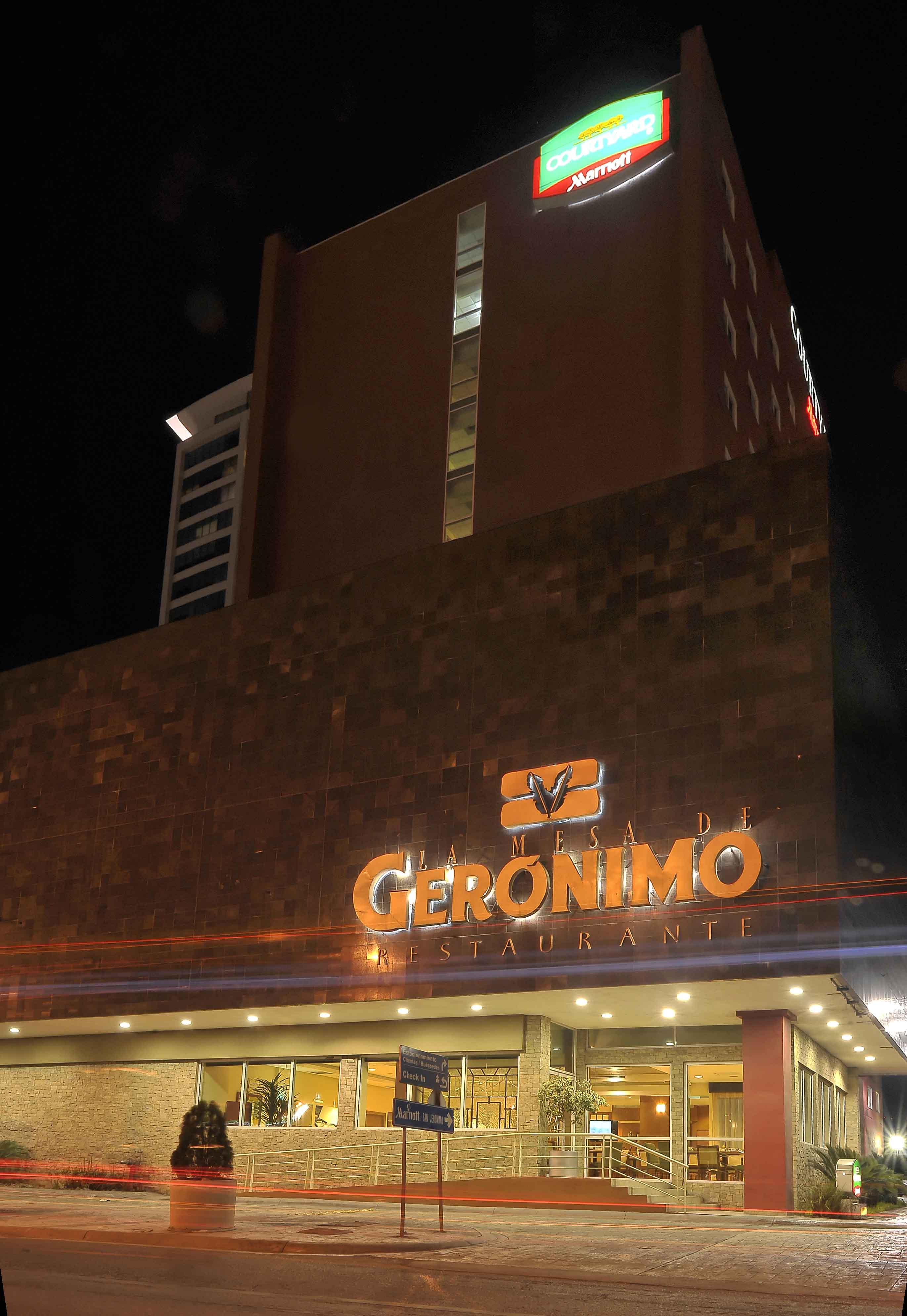 Hotel Courtyard San Jeronimo 4*